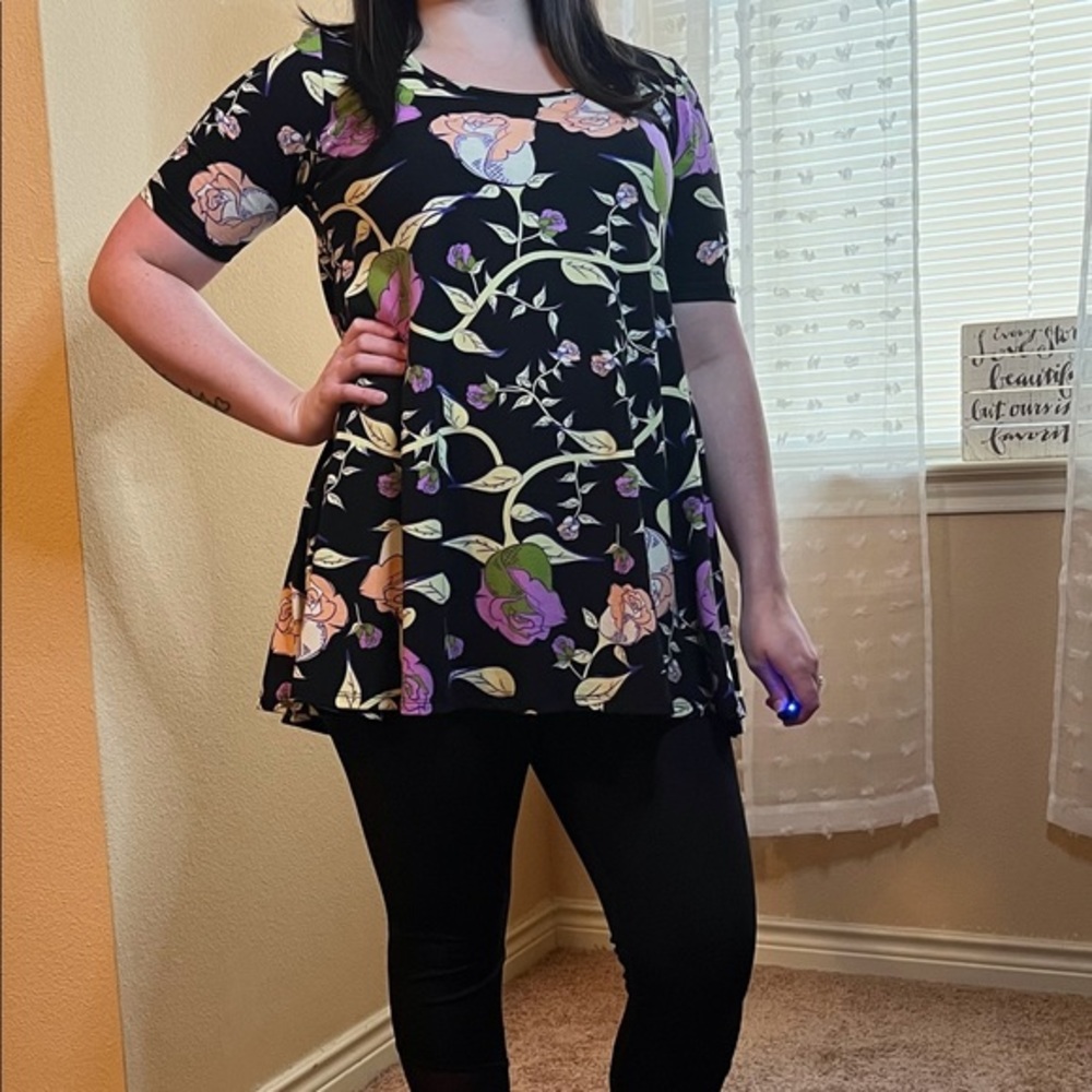 LuLaRoe Simply Comfortable Floral Short Sleeve Shirt, Women’s XXS